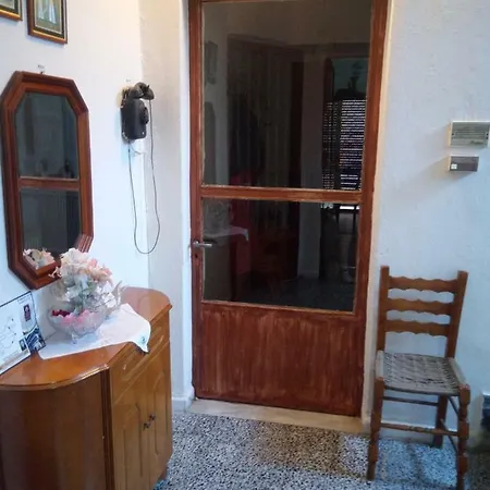 בית אירוח Giorgos House קאלאבאקה