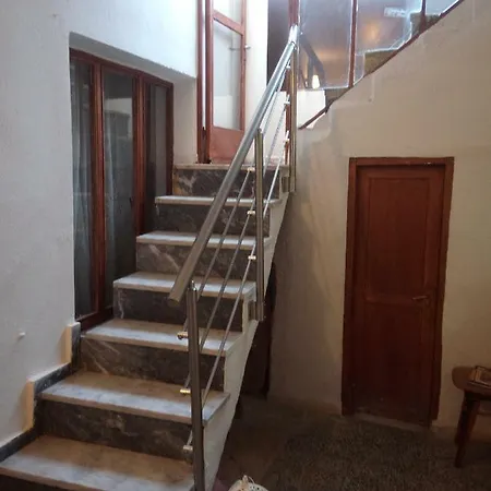 Giorgos House *