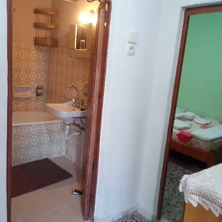 Giorgos House